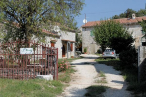 Apartments with a parking space Heraki, Central Istria - Sredisnja Istra - 7167